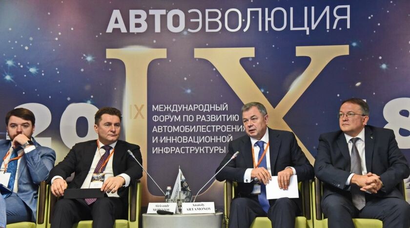 Калужские предприятия автопрома за восемь месяцев этого года произвели столько же автомобилей, сколько за весь прошлый год, сказал в своем выступлении на открытии форума губернатор Анатолий Артамонов. Кроме того, губернатор отметил увеличение экспорта продукции: в 2017 году экспорт в страны дольнего зарубежья вырос в два с лишним раза и составил 1,5 млрд долларов. Это свидетельствует о высоком качестве производимых изделий, а кроме того создает Калужскому региону репутацию области с высоким экспортным потенциалом. 
Правительство области, сказал губернатор, не отказывается ни от каких взятых обязательств перед иностранными инвесторами. Более того, активно продолжает осваивать новые особые экономические зоны. Инвесторы, открывающие в них свои производства, пользуются льготами не только по региональным, но и федеральным налогам.