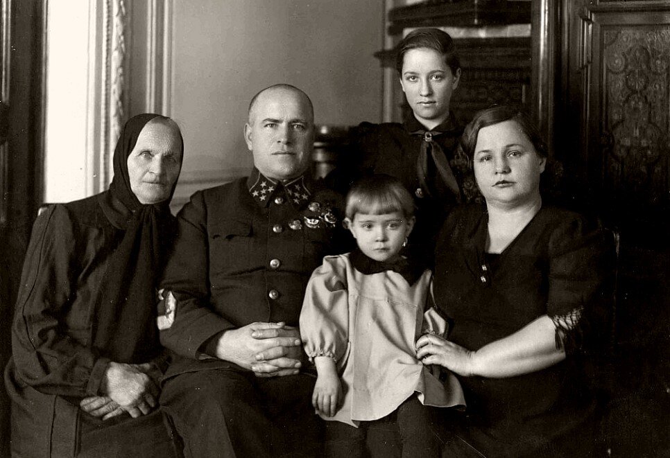 Георгий Жуков с семьей