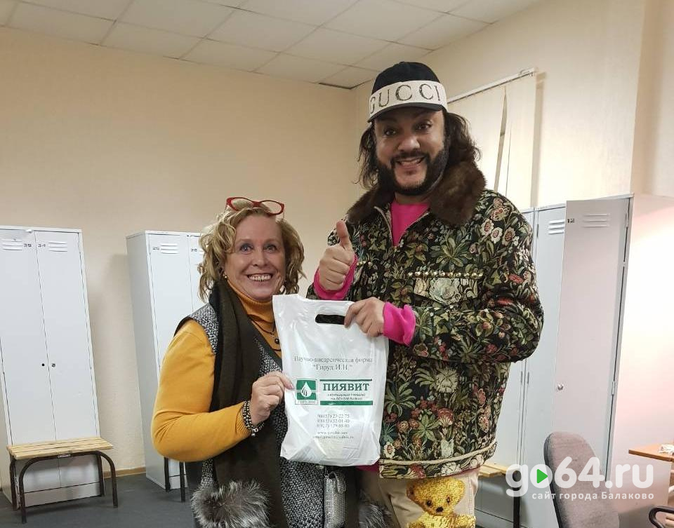 – Я несколько раз пыталась встретиться с Киркоровым в разных городах после концертов, но удалось мне с ним пообщаться только два раза, – рассказывает Валентина.
