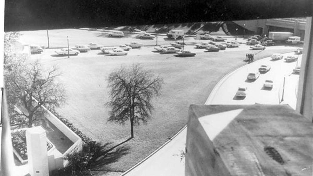 Вид на Элм-стрит из окна шестого этажа книгохранилища. Фото: commons.wikimedia.org