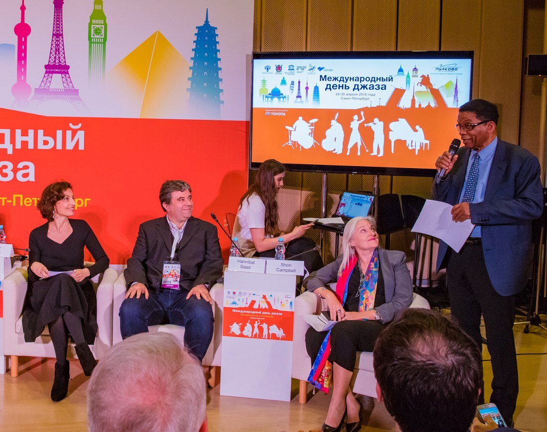 Международный День джаза-2018 в Санкт-Петербурге: крайняя слева Одрэ Азуле, крайний справа Хёрби Хэнкок (фото: пресс-служба Международного Дня джаза)