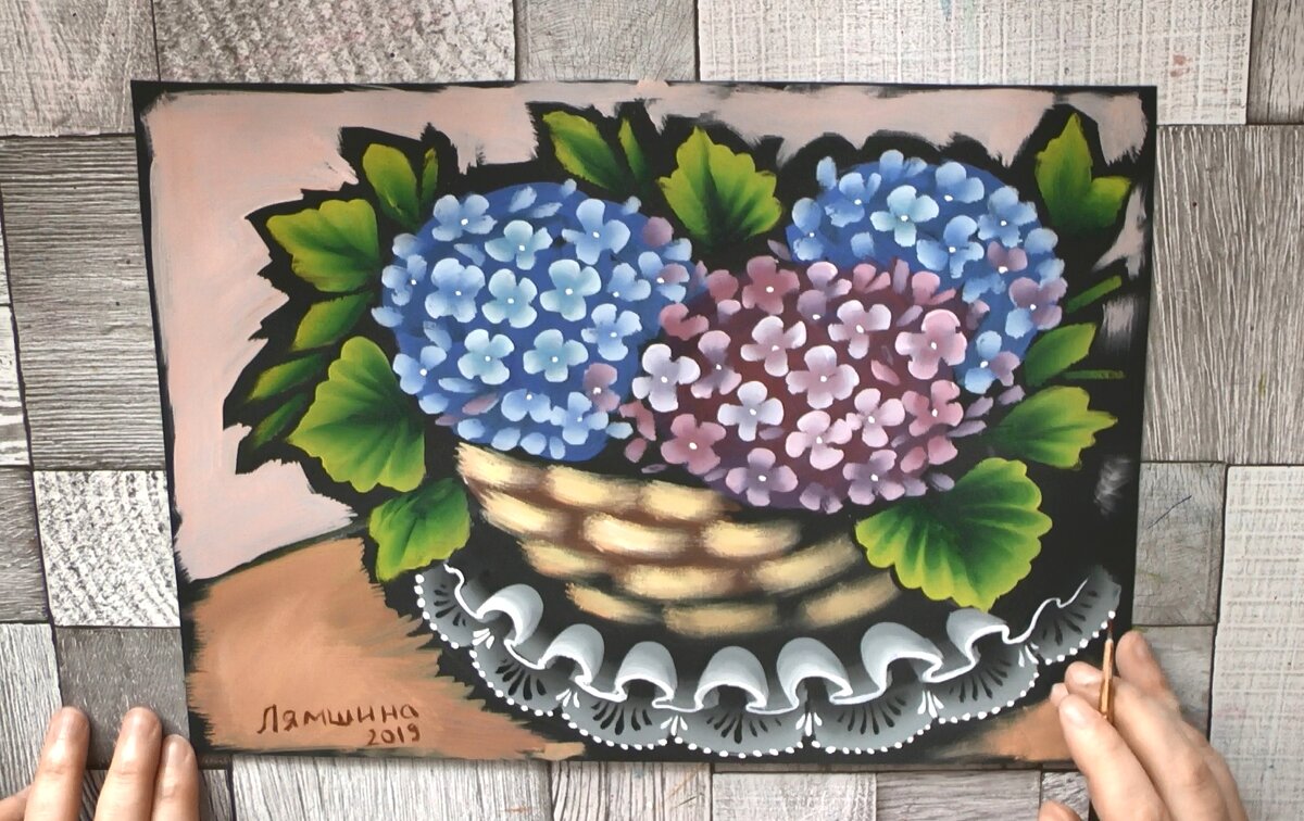 Ирина Лямшина. Гортензии в корзинке. 2019 г. Бумага, темпера. 