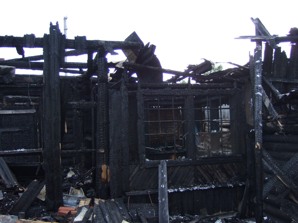 Сгорело всё.