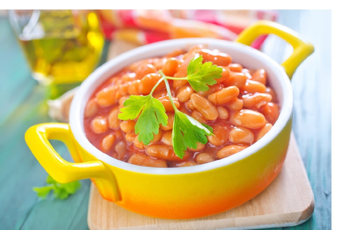 Фасоль в белом соусе рецепты. Тушеная фасоль. Фасоль тушеная в томатном соусе. Фасоль тушеная с овощами. Фасоль с овощами в томатном соусе