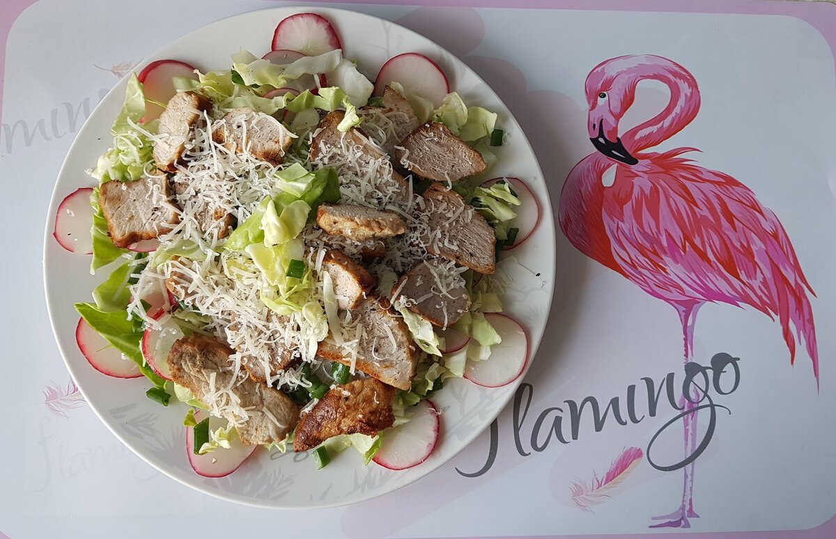 Салат украшенный 