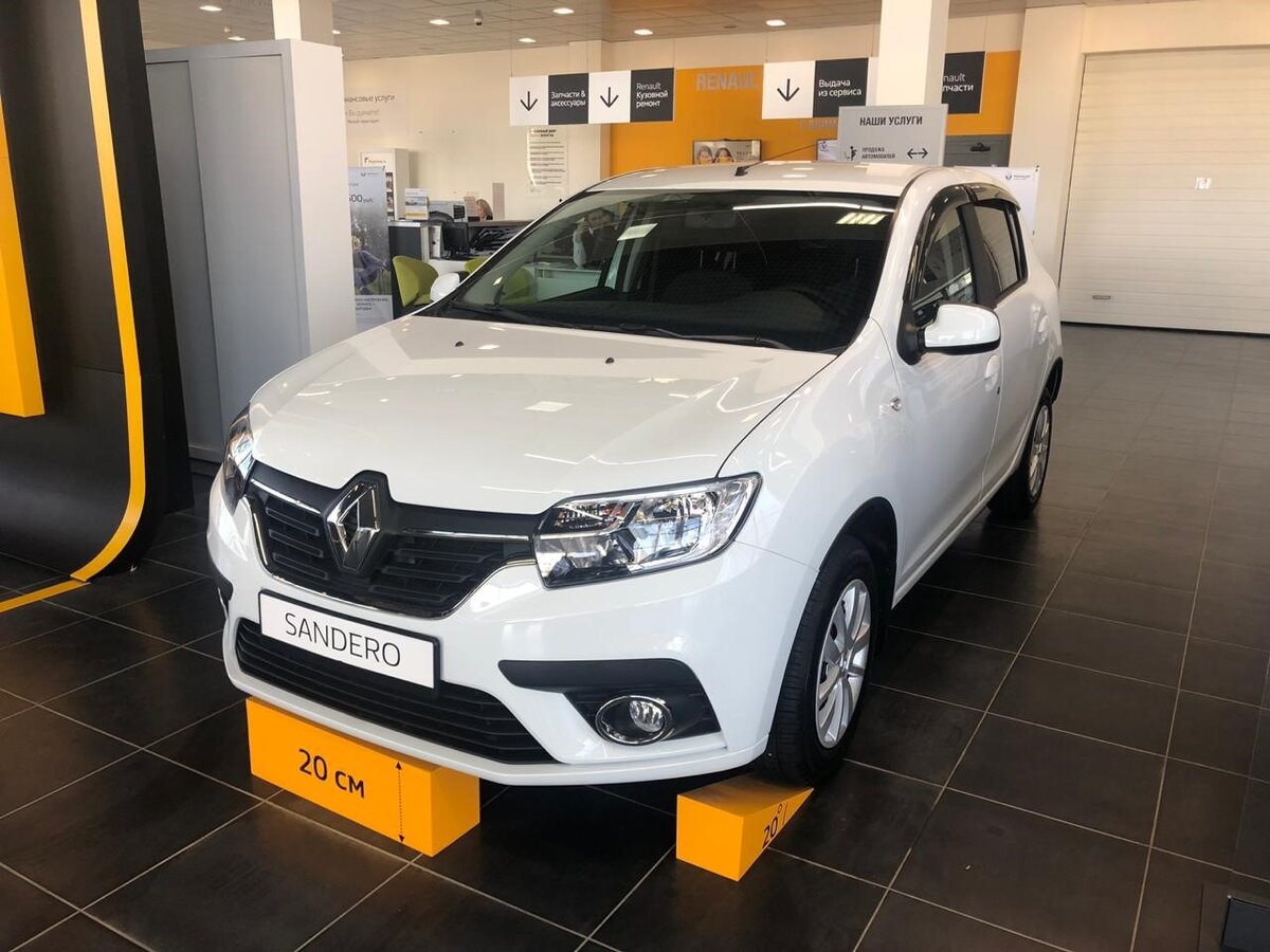  Renault Sandero – компактный хэтчбэк на каждый день, умеренно потребляющий топливо любого качества и надежный, как Логан.  