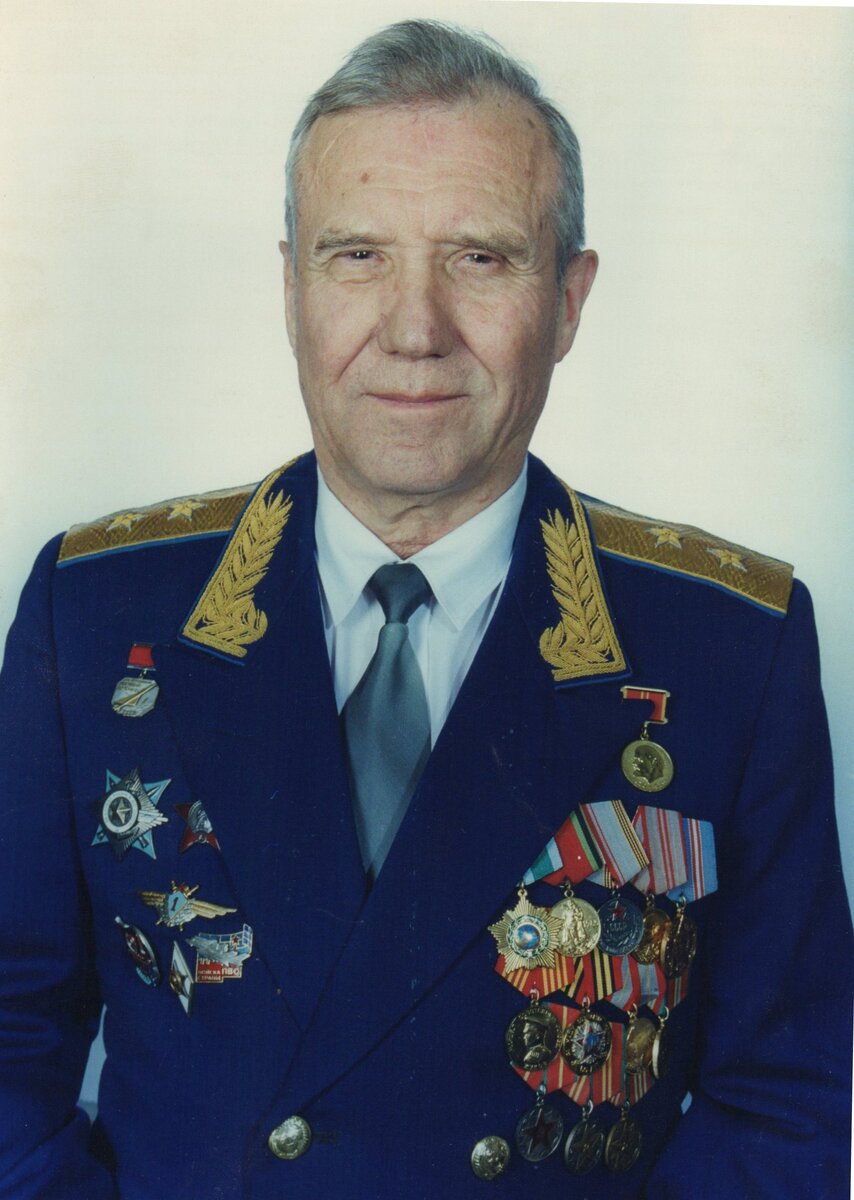 Олег Ленгаров (1931–2015), генерал-лейтенант авиации