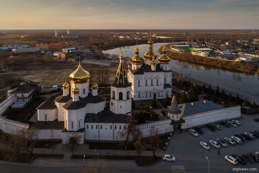 Тюмень со. Свято-Троицкий монастырь Тюмень. Троицкий Тюменский мужской монастырь. Свято-Троицкий собор города Тюмени.. Тюмень фото монастыря где образовалась Тюмень.