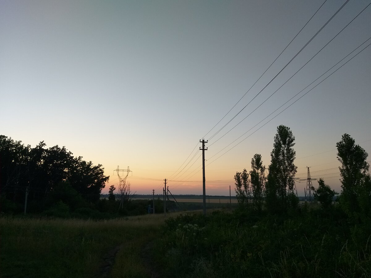 Фото автора. Вид со склона на вечернее небо. Липецкая область.
