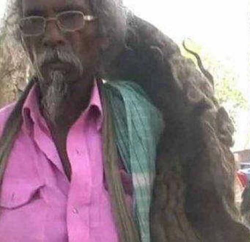 63-летний Сакал Дев Тудду из Индии уже и не помнит, почему 40 лет назад он в течение целого года не мыл и не стриг волосы.