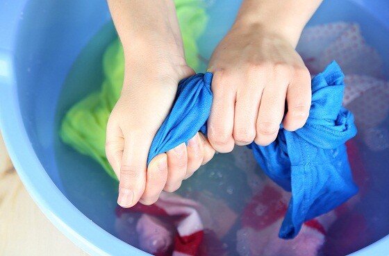 Как сушить одежду, чтобы потом ее не гладить: 5 секретов сообразительной хозяюшки