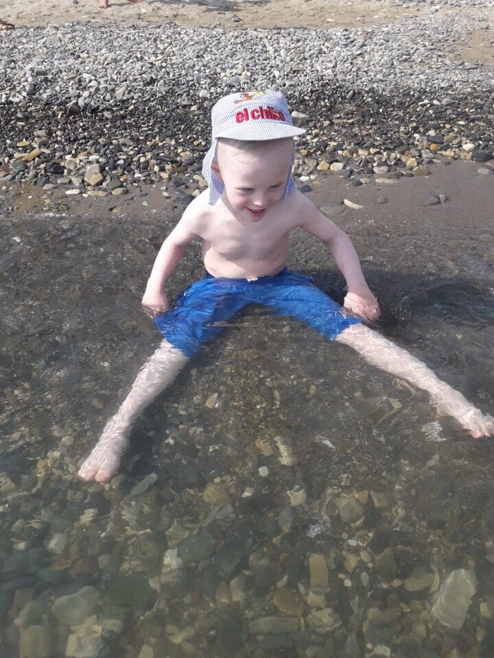 Лева отдыхает впервые на море