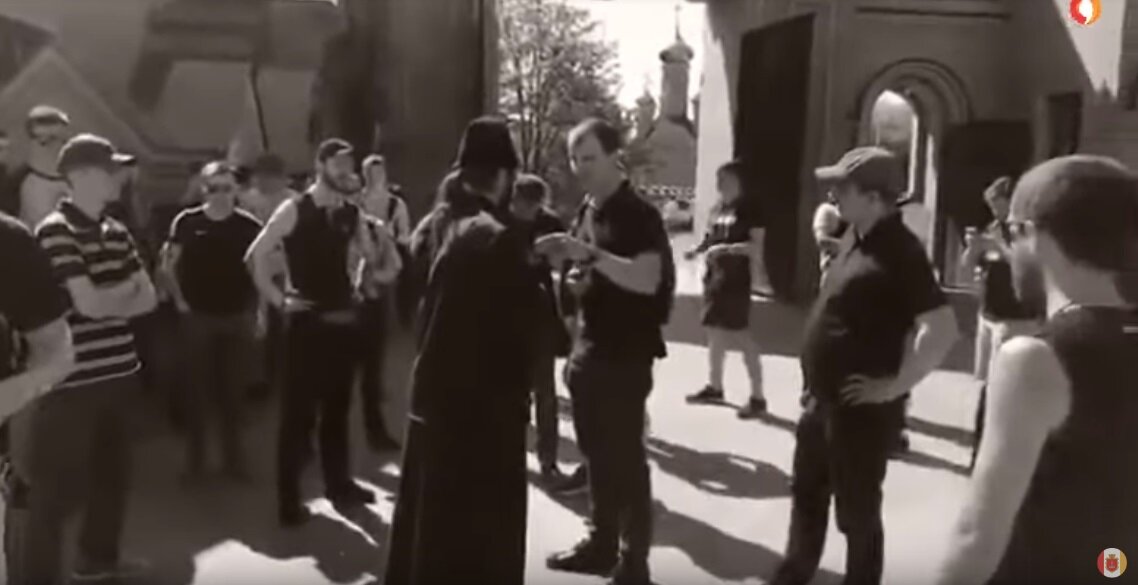 Неонацисты из С-14 пришли к священников Московского Патриархата