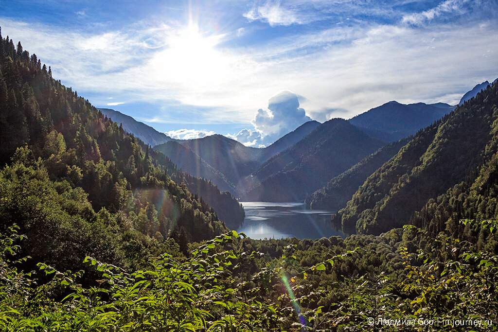 озеро Рица в Абхазии (мое авторское фото) in-journey.ru