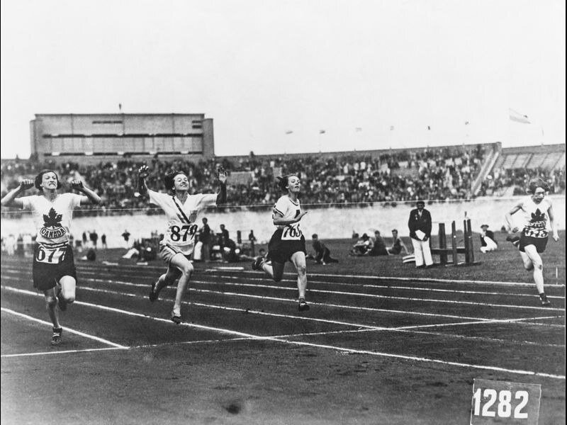 Первый олимпийский финиш на дистанции 100 м у женщин. Амстердам, 1928 год.