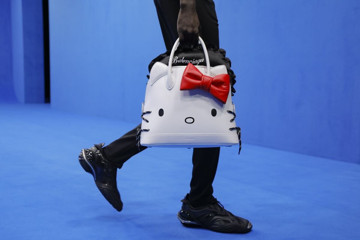 Balenciaga hello hot sale kitty bag