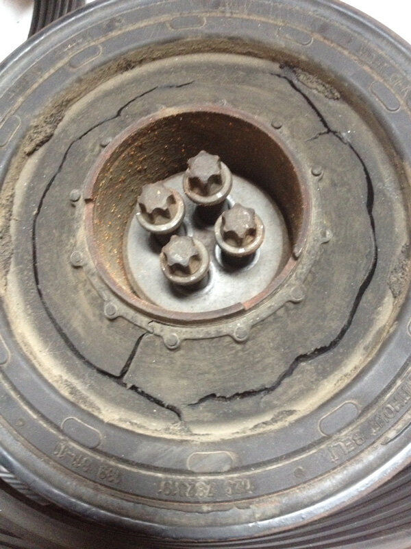 Демпфер шкива коленвала признаки неисправности | Гараж 56 | Дзен