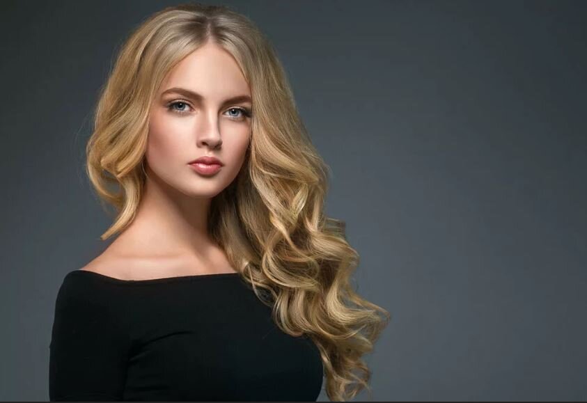 После 25 лет женщины начинают стареть. Организм меньше вырабатывает коллагена и эластина и тут возникает необходимость регулярного ухода за кожей лица и за собой в целом. Если этого не делать, то к 35-40 годам женщина превращается в неухоженную тётку.  