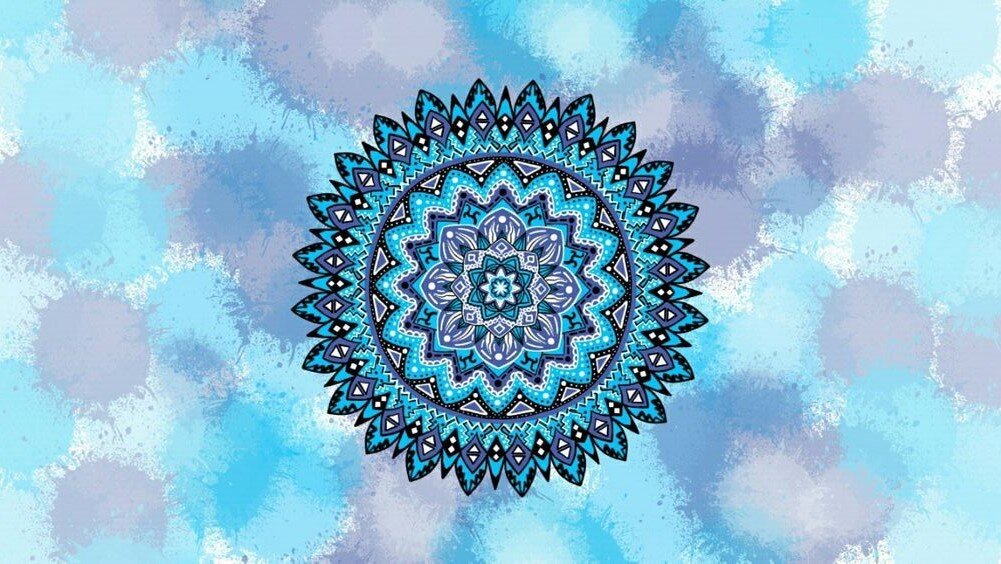 Мандала на удачу в сиреневато-голубых оттенках