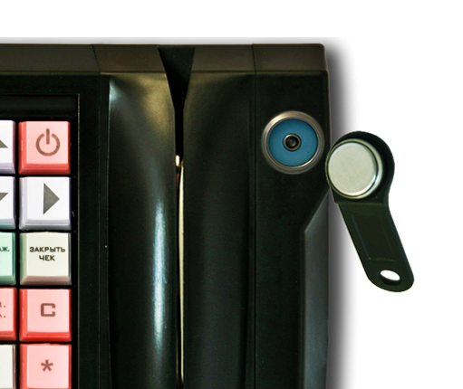 История современной компьютерной клавиатуры началась с появления простой пишущей машинки в далеком 19 веке. В 1868 году изобретатель Кристофер Латэм Шоулз (Christopher Sholes) запатентовал свою идею как совокупность символов, располагавшихся в алфавитном порядке. Как оказалось позже, это, мягко говоря, неудобно, так как редко используемые символы находились на самых используемых клавишах и наоборот. В 1890 году придумали раскладку «QWERTY», которую мы используем и до сих пор при наборе текста латинскими буквами. А русскую раскладку клавиш, как ни парадоксально, придумали в Америке в конце 19 века.Название раскладки «QWERTY» происходит от первых шести латинских букв на клавиатуре, начиная от левого верхнего угла слева направо.Одним из главных моментов превращения печатной машинки в компьютерную клавиатуру стало изобретение французским инженером Жаном Морисом Бодо телепечатной машины. Этот метод заменил телеграф, в котором информация кодировалась двухбитовым методом («точка-тире», а позднее «наличие сигнала – отсутствие сигнала»). В связи Бодо для кодирования букв алфавита использовался пятибитовый код, при помощи которого сложные электромеханические устройства печатали принимаемый текст на бумагу.  Такой принцип передачи получил название стартстопный. Связь была синхронной, и телеграфист должен был нажимать на кнопку только при получении специального звукового сигнала. Позднее передача данных стала асинхронной, и такой способ связи получил название «телетайп» (дословно с английского– «печать на расстоянии»). В 1920-х годах телетайп уже широко использовался для передачи финансовой и политической информации.
Первые компьютерные клавиатуры
1943 год ознаменовался появлением военного компьютера ENIAC, который произвел сильный резонанс в мире науки. Этот компьютер использовался военными для баллистических расчетов. Исходные данные он получал посредством перфокарт и телетайпных лент. Программное управление операциями осуществлялось при помощи переключения штекеров и наборных панелей.В 1948 году начинается разработка компьютеров UNIVAC и BINAC, предназначенных не для единичного, а для более массового производства. Отдельное внимание в этих машинах было уделено устройствам ввода-вывода. Средствами ввода-вывода для них служили телетайпы, или табуляторы-перфораторы. BINAC мог записывать информацию на магнитную ленту.
Емкостная клавиатура
1960 год является переломным в истории развития  клавиатур – на рынок выходит электрическая печатная машинка. Она имела емкостную клавиатуру. Название технологии говорит само за себя – этот тип клавиатуры работает на измерении разницы емкостей конденсаторов, расположенных в устройстве. Две площадки из олова и никелированной меди, которые, кстати, никак не соединены друг с другом, формируют каждую клавишу. Рассмотрим, как это работает. Мы нажимаем клавишу – расстояние между площадками уменьшается, при этом изменяется электрическая емкость. Уменьшение емкости создает поток заряженных частиц, который обрабатывается контроллером клавиатуры, а контроллер генерирует код нажатой клавиши. Кажется долго, но при этом такая клавиатура позволяет вводить текст со скоростью до 300 символов в секунду.Итак, вернемся к нашей печатной машинке. Главным ее плюсом стала легкость ввода текста – теперь, чтобы печатать не нужно было прикладывать столько усилий, как например, при нажатии на механические тугие клавиши на классической машинке Шоулза.
Следующий этап
связан с развитием многопользовательских систем и появлением терминалов. ЭВМ оснащались графическими дисплеями и телетайпами.В 1965 году компании Bell и General Electric объединились, чтобы создать принципиально новый вид многопользовательской операционной системы MULTICS, которая впоследствии привела к появлению ОС UNIX. Главной чертой проекта стало создание нового пользовательского интерфейса – видеотерминального показа. Теперь пользователи могли видеть, какой текст они набирают, и при этом имели возможность его моментально редактировать.Примерно в конце 1970-ых и в начале 1980-ых годов производители стали выпускать ЭВМ, которые могли себе позволить не только крупные компании, но и частные лица для домашнего использования. Может, и в вашем доме когда-то стоял, например, Amiga или Spectrum. Эти компьютеры представляли собой слегка увеличенную в габаритах клавиатуру, в которую был встроен сам компьютер (процессор, ПЗУ, ОЗУ и несколько модулей для дополнительных устройств). Все это было выполнено компактно и не занимало много места. Безусловно, клавиатуры этих машин по функциям и по количеству клавиш уже значительно превосходили электрические печатные машинки.Появление модульных ПК, которые имели возможность усовершенствования с помощью подключаемых модулей, привело к дальнейшему развитию клавиатуры. Самые яркие их представители – компьютеры компании Apple, Commandore, IBM. К компьютеру клавиатура подключалась через интерфейс Din-5. Главные компоненты, такие как процессор, ОЗУ, были спрятаны в отдельный корпус, и, соответственно, клавиатура была сделана также отдельно от них, то есть стала самостоятельным устройством.
Недалекое прошлое
В начале 1980-х был разработан стандарт архитектуры IBM PC, компьютеры потеряли определенную марку, и уже полностью устоялся магистрально-модульный принцип построения. Теперь производители занимались не выпуском конкретных компьютеров, а изобретали и усовершенствовали все новые и новые устройства. Разумеется, это касалось и клавиатур.В период, когда для АТ были выпущены только 286 процессоры, производители подстраивались под стандарты. Но для того чтобы хоть как-то выделиться, а может и опасаясь критики (оказывается, были еще и противники раскладки «QWERTY», которые хотели расположения в алфавитном порядке), производители начали вносить некоторые коррективы: например, была реализована смена раскладки "на лету", для этого даже придумали отдельную клавишу.Прошло несколько лет, и производители сделали очередной шаг в сторону стандартизации клавиатуры AT. Добавилось множество новых функций, но главным отличием новой клавиатуры от предшественниц являлся блок управления. Клавиатуру можно было программировать на собственные команды. Клавиша Enter стала значительно больше, и вообще устройство стало намного удобней для использования.
Жесткоконтактная клавиатура
Производители всегда стараются удешевить и упростить производство. Производство емкостной клавиатуры являлось сложным процессом и, соответственно, достаточно дорогим. Новая технология пришла на помощь потребителю. В жесткоконтактной клавиатуре каждая клавиша работает как маленький выключатель. При нажатии клавиши в замкнутых проводниках начинает проходить электрический ток, и специальная цепь фиксирует его наличие. Далее сигнал передается микропроцессору самой клавиатуры и генерируется код, который отправляется в центральный процессор компьютера. Простота исполнения делает такой вид клавиатур очень дешевым. Например, клавиатура PCjr стала эталоном простоты. В ней даже использовались резиновые прокладки (вместо пружинок) для возвращения клавиш в исходное положение. Данная технология применяется в большинстве современных клавиатур.
Защита от пользователя
Не секрет, что лучше работается с чашкой кофе и свежей булочкой, поэтому пользователи часто закусывают перед компьютером, и, естественно, проливают сладкую жидкость и роняют жирную еду на многострадальные клавиши – они же ближе всего. От этого контактная пленка слипается, и клавиши перестают нажиматься. Производители начали делать между пленкой и клавишами еще один слой пластмассы, клавиши приобрели длинные штырьки, а отверстия для них были приподняты над поверхностью. Таким образом, залить современную клавиатуру колой – непросто, хотя, если очень постараться, все же можно.С приходом компьютеров в торговлю и возникновением компьтерных POS-систем, клавиатуры для этих устройств стали обладать еще одним типом защиты: от злоумышленников.На клавиатурах появились механические замки, и с помощью ключа можно было блокировать все функции клавиатуры. Это сильно повысило уровень безопасности касс с POS-системами.Позже кроме механических замков появились и электронные- контактные и бесконтактные считыватели.