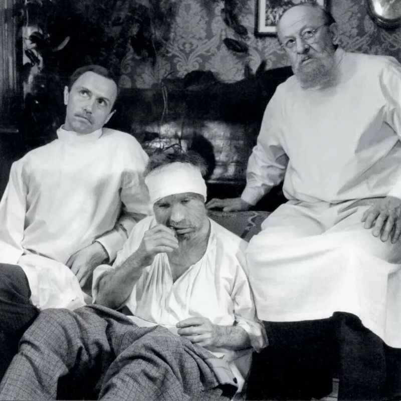 – Не читайте до обеда советских газет! – Все отнять и поделить! – Котов душили, душили… – Разруха не в клозетах, а в головах! – Абырвалг. – Человеку без документов строго воспрещается существовать.-2