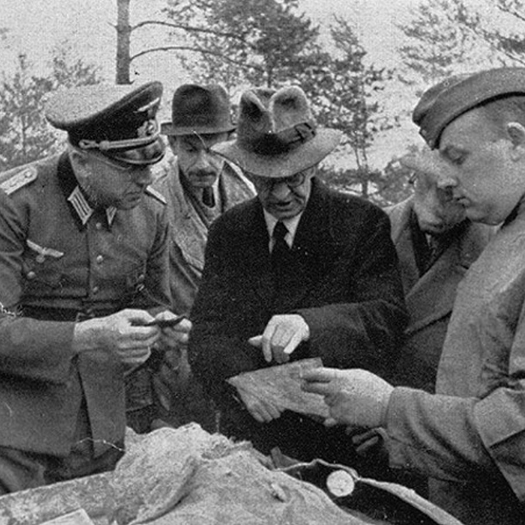 расстрел польских офицеров. катынь расстрел польских. катынский лес расстрел польских. катынский лес расстрел поляков. катынский лес расстрел поляков.