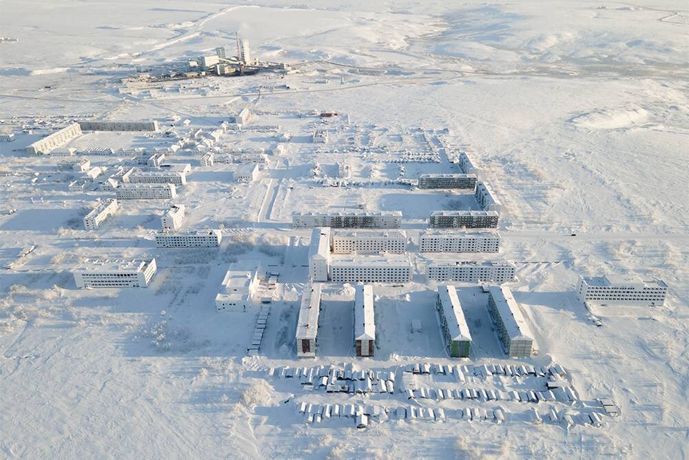 В поселке Комсомольском за час я встретила только одного местного жителя