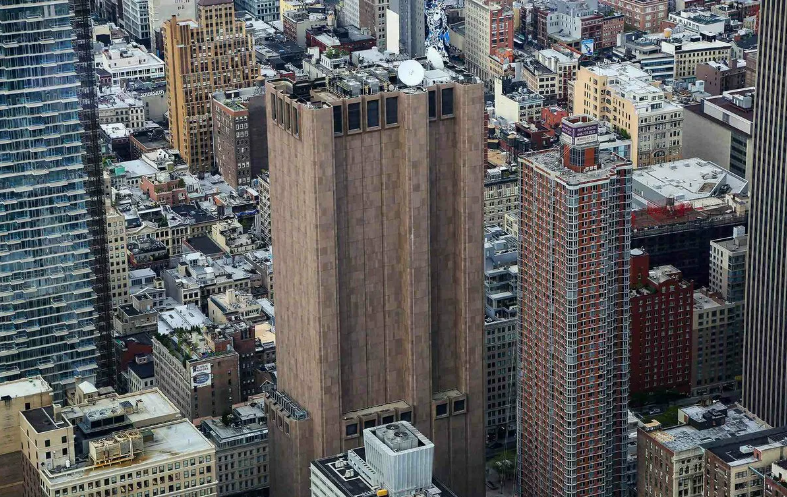 На Манхэттене стоит небоскреб без единого окна. Что это за цитадель зла?2