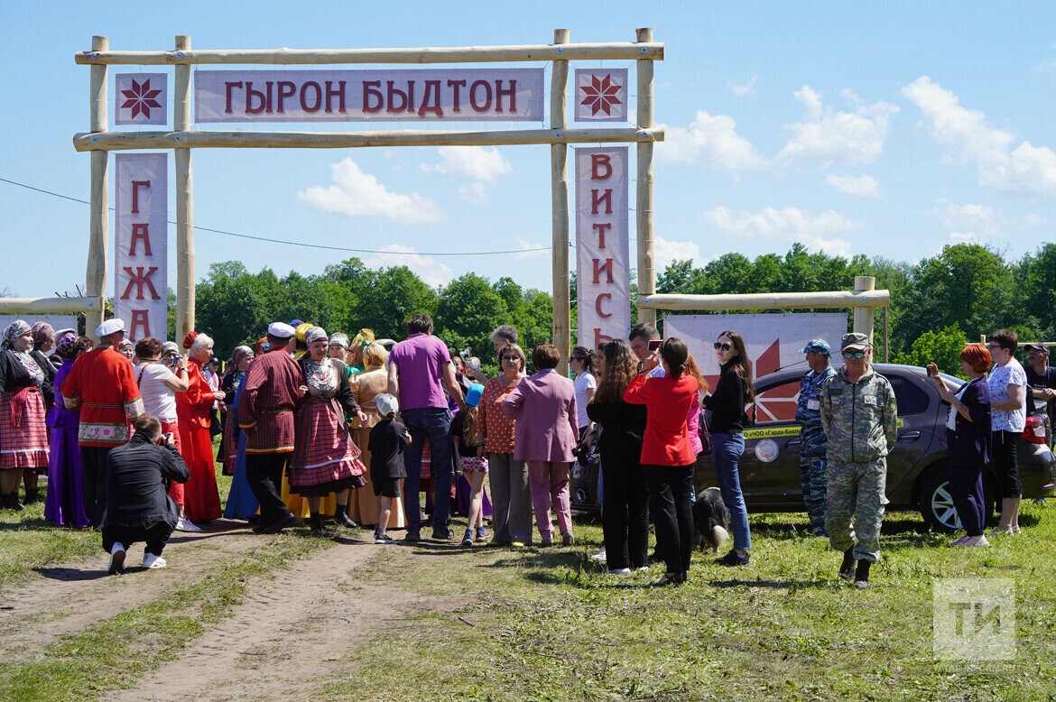 Обряды, танцы и бабушки из Бураново в стиле рок: Татарстан принял  удмуртский Гырон Быдтон | Миллиард Татар | Дзен