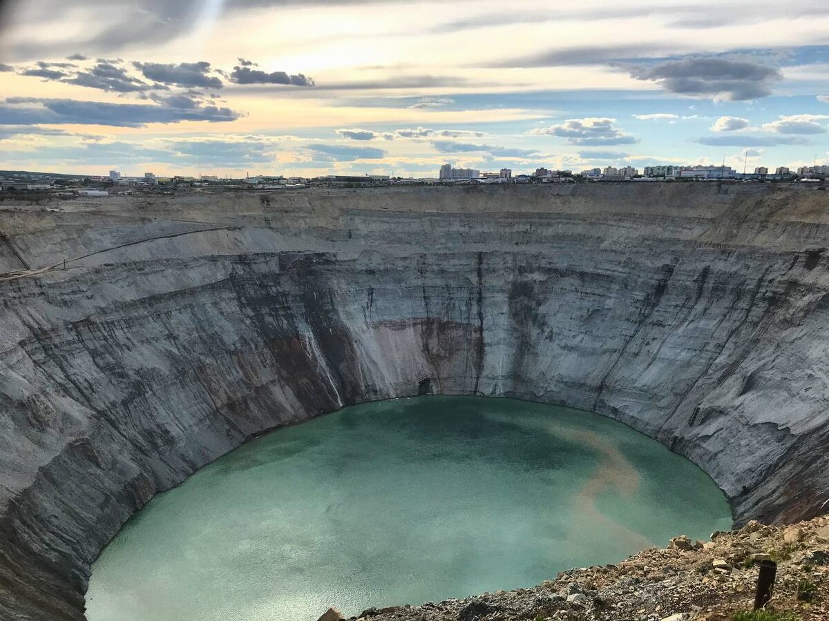 Затопленная кимберлитовая трубка «Мир»