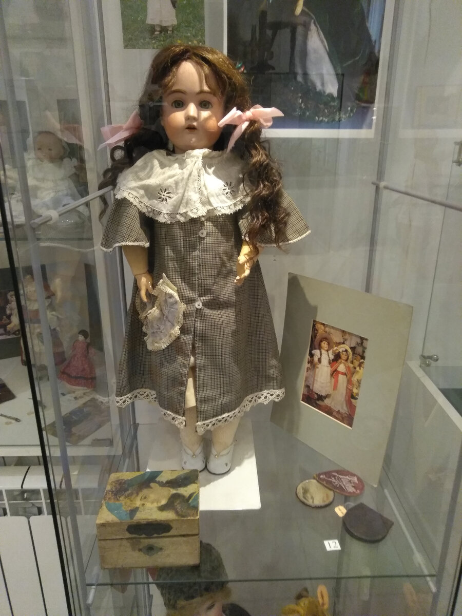 Еще одна красавица.