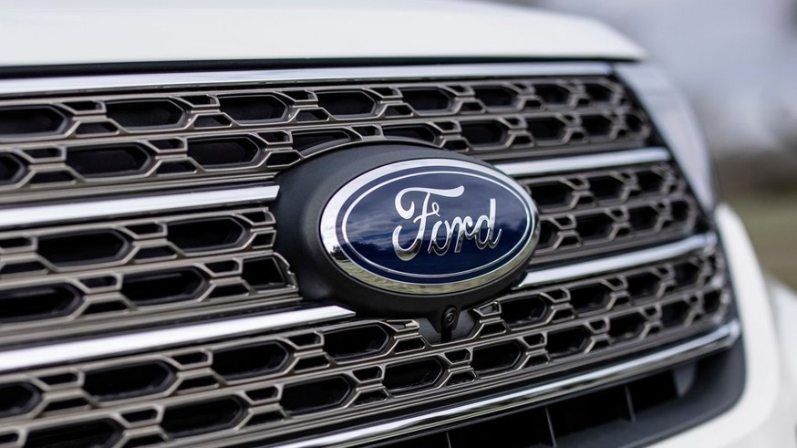    На фото: логотип бренда Ford