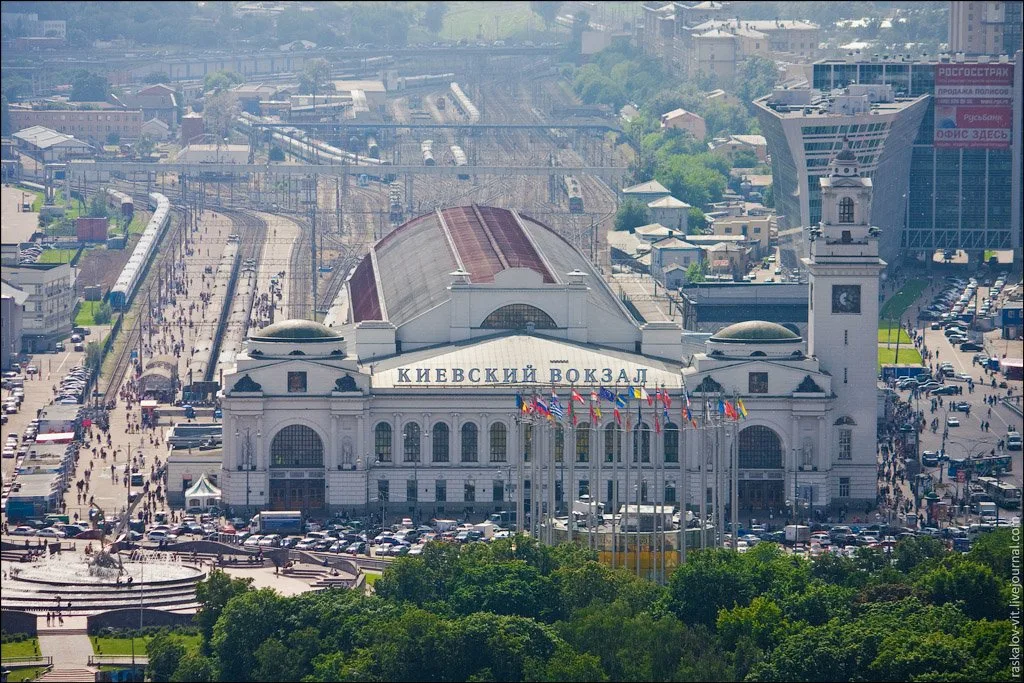 Вид на Киевский вокзал с высоты птичьего полета. Источник: bangkokbook.ru