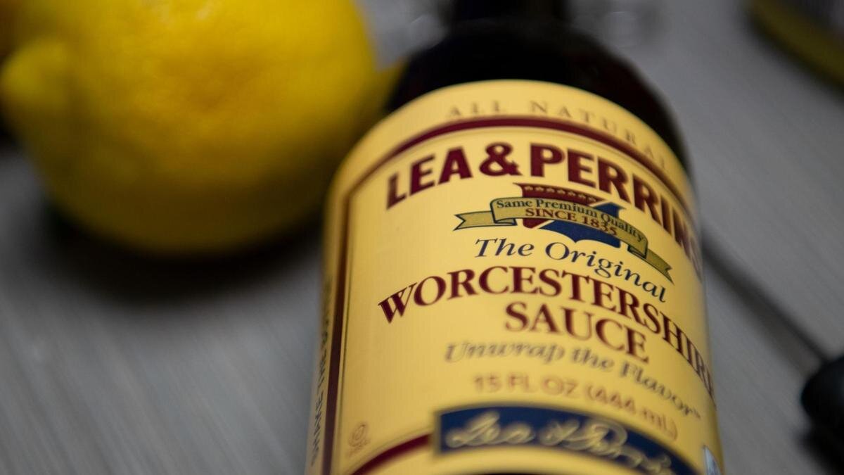    Бутылка оригинального вустерского соуса:Unsplash/Kelsey Todd