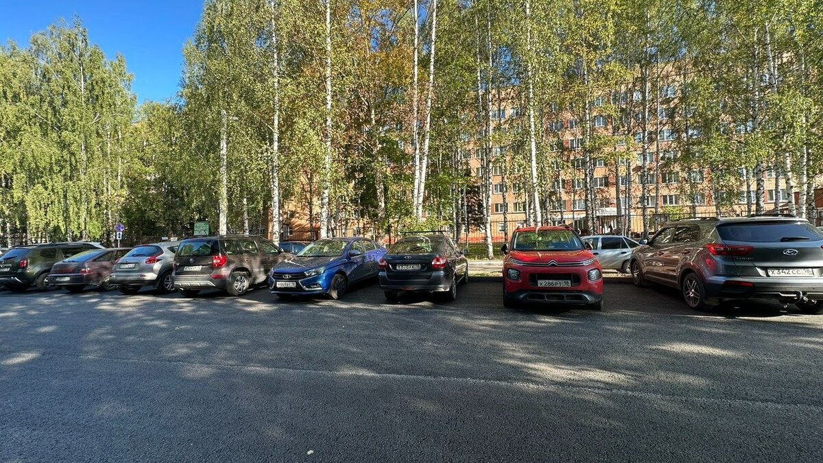     В Ижевске отремонтировали парковку около Республиканского клинико-диагностического центра.