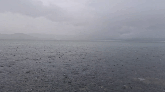Дождь над озером Тургояк GIF.