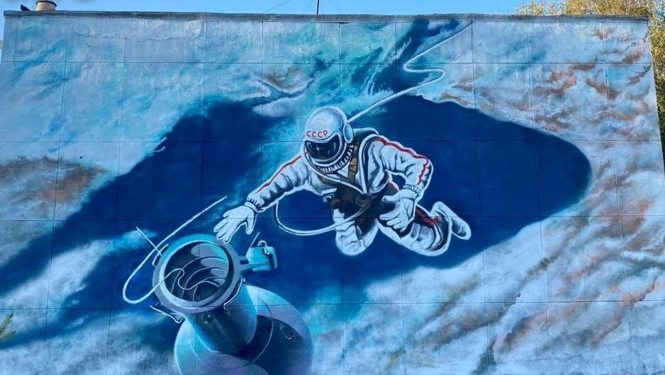     На создание рисунков ушло 500 баллонов нитрокраски.