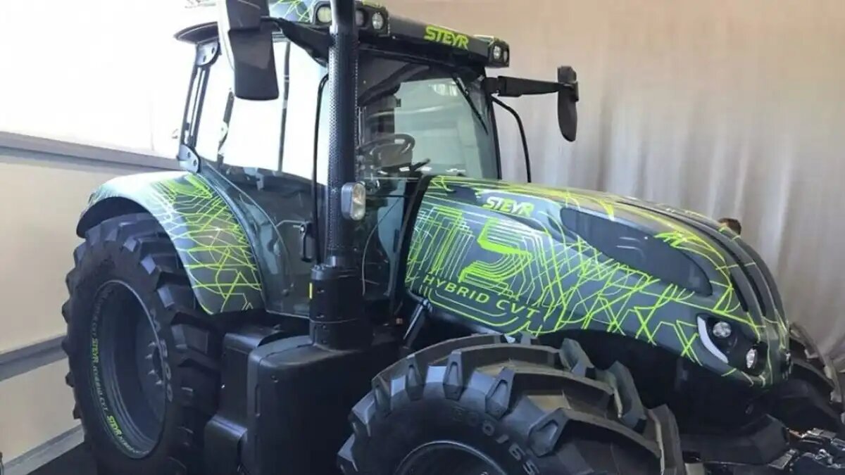 Фото: futurefarming.com Новый гибридный трактор Steyr Hybrid CVT