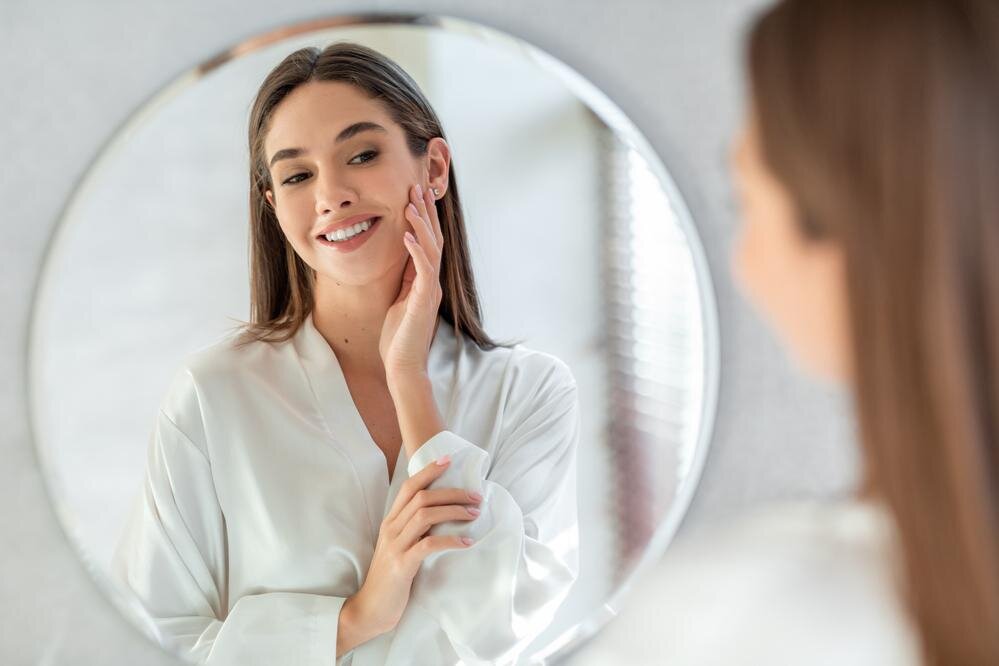 Shutterstock📷При отказе от алкоголя печень переключится на свои прямые задачи, поэтому можно будет наблюдать улучшение кожи, сна и общего состояния