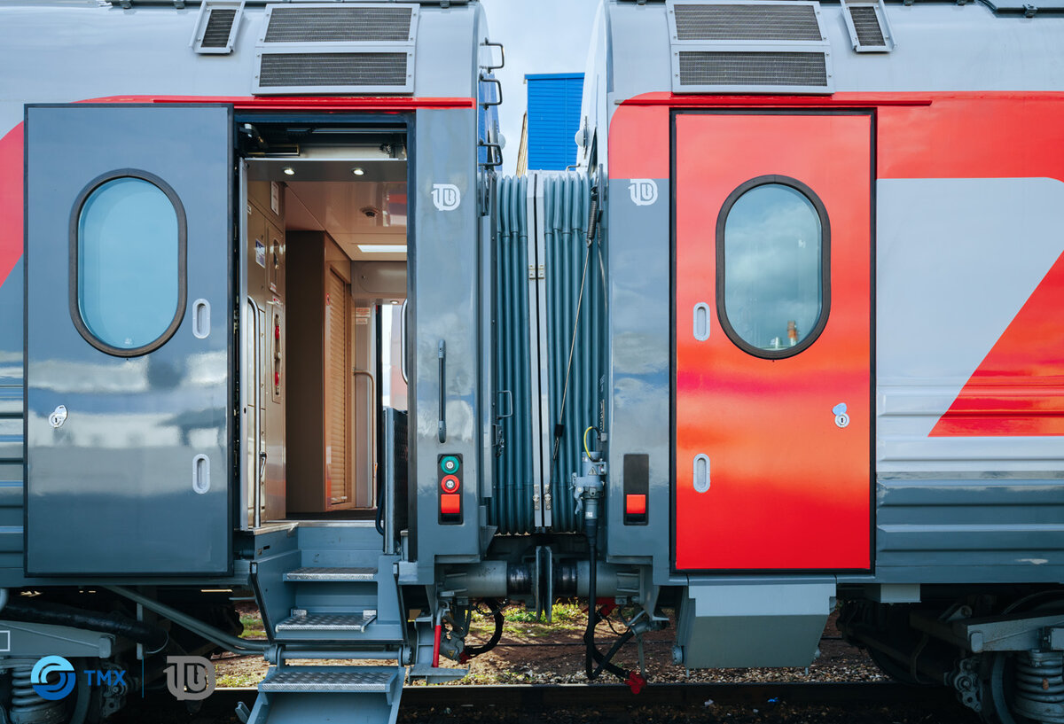 Купейный вагон модели 61-4517 производства Тверского вагоностроительного завода (ТВЗ, входит в структуру АО «ТМХ»)