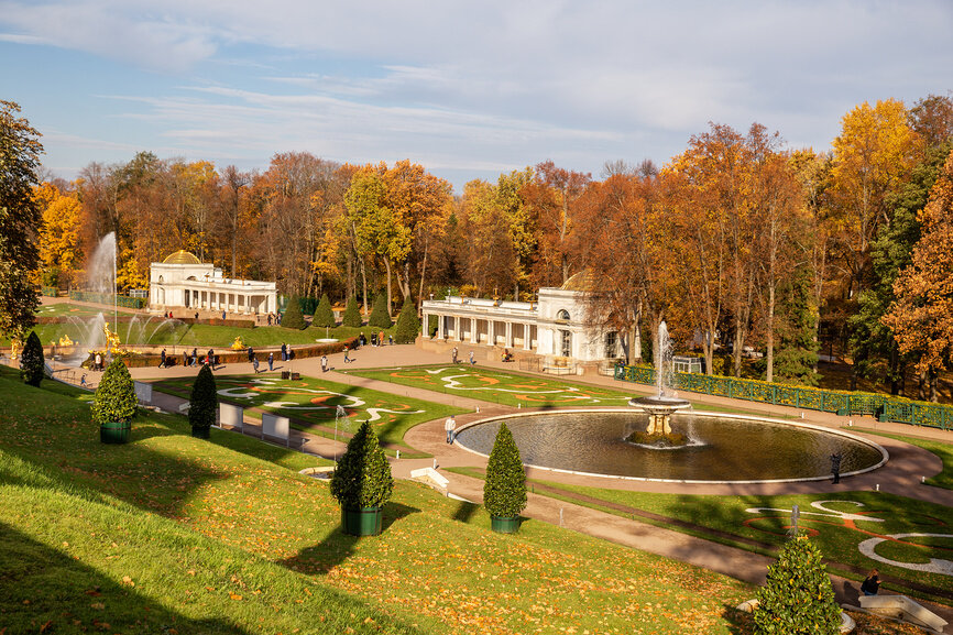 Петергоф, Нижний парк осенью © Юлия Бабкина / Фотобанк Лори