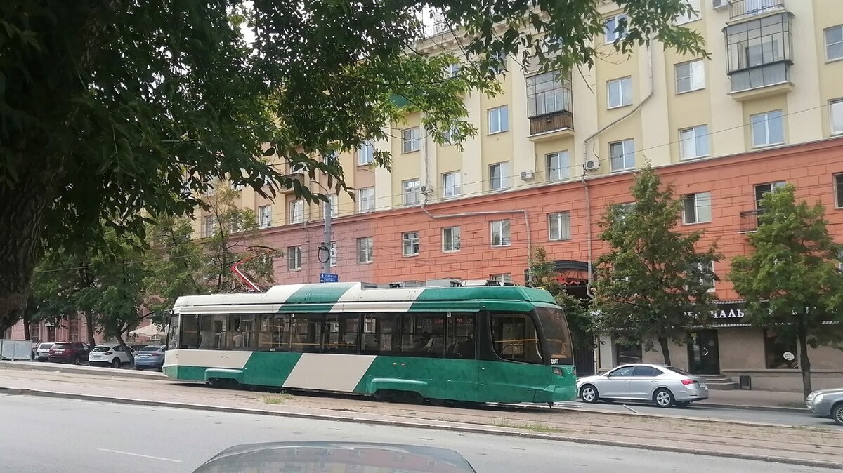 Старых вагонов в городе все меньше: красота! Фото: Царьград.