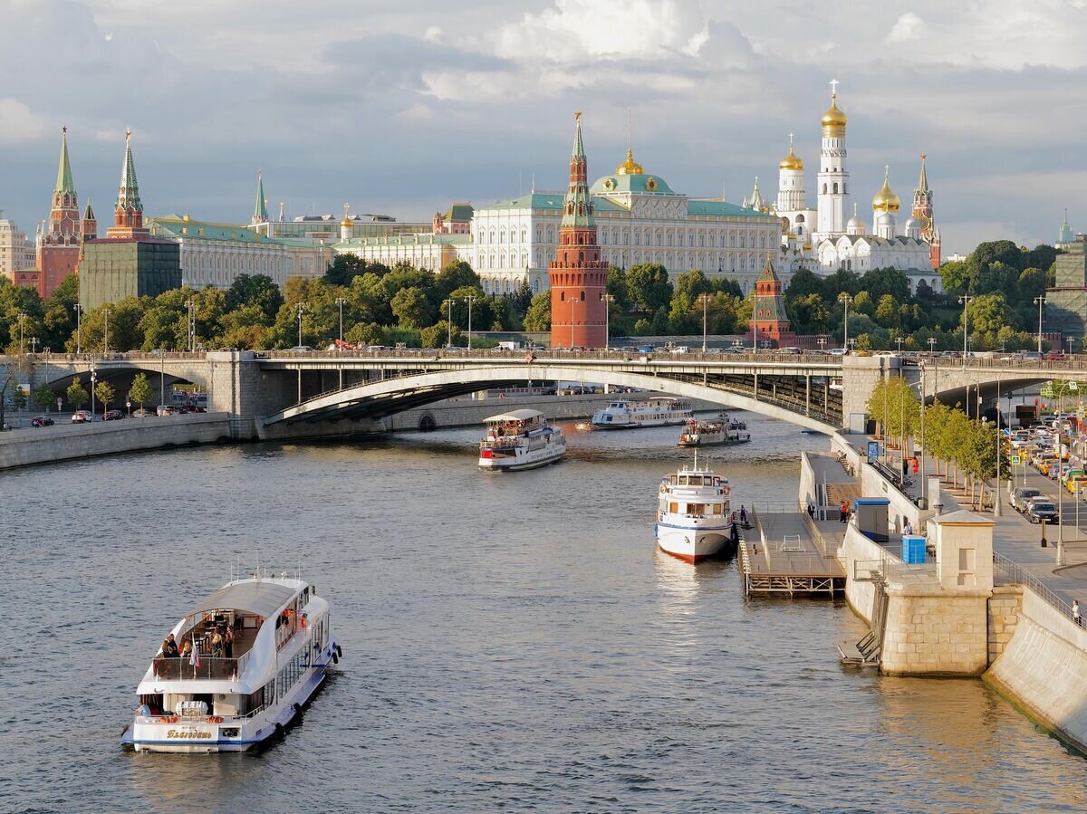    Прогулочные теплоходы на Москве-реке© РИА Новости / Сергей Пятаков