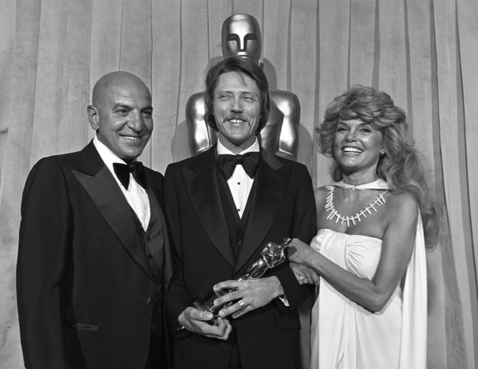 Кристофер Уокен получает "Оскара" за роль в "Охотнике на оленей" (1979)