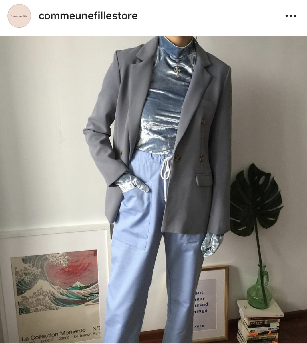 Скорее всего это цельнокроеное боди с перчатками, выглядит потрясающе! Особенно в бархате и сочетании с пиджаком.