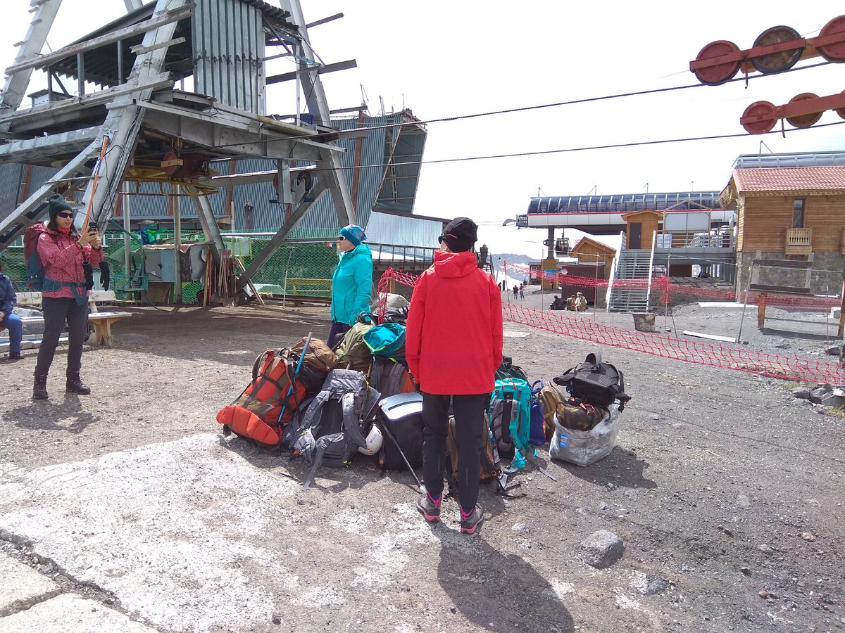 Пересаживаемся на кресельную канатку