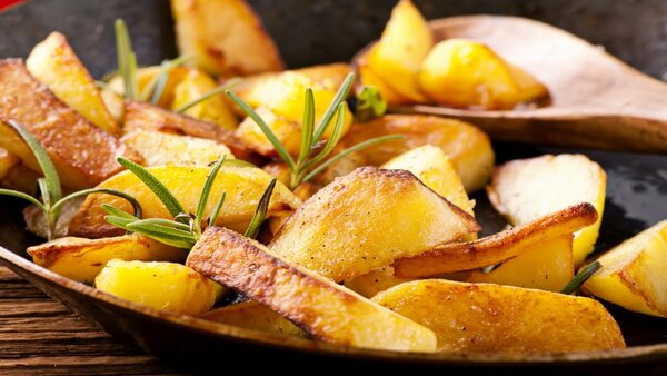Как пожарить картошку с золотистой корочкой?