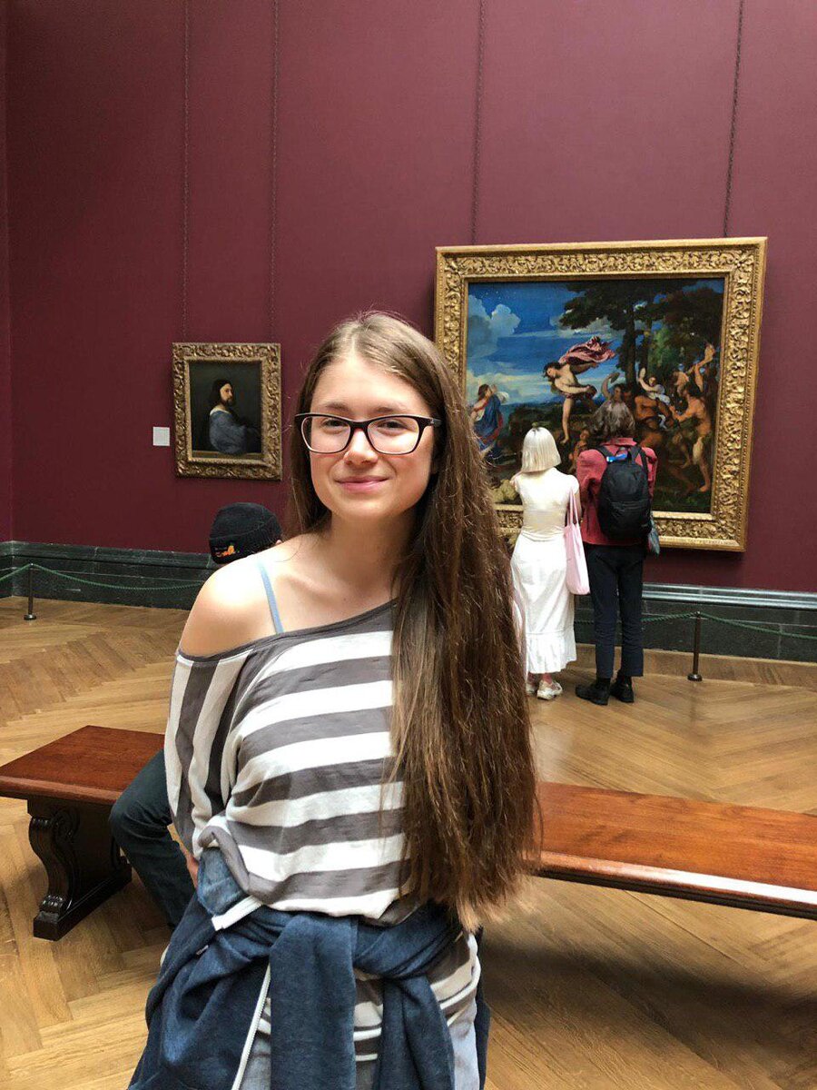 Это я, Зарина Асфари, после 8 часов в Национальной Галерее :)