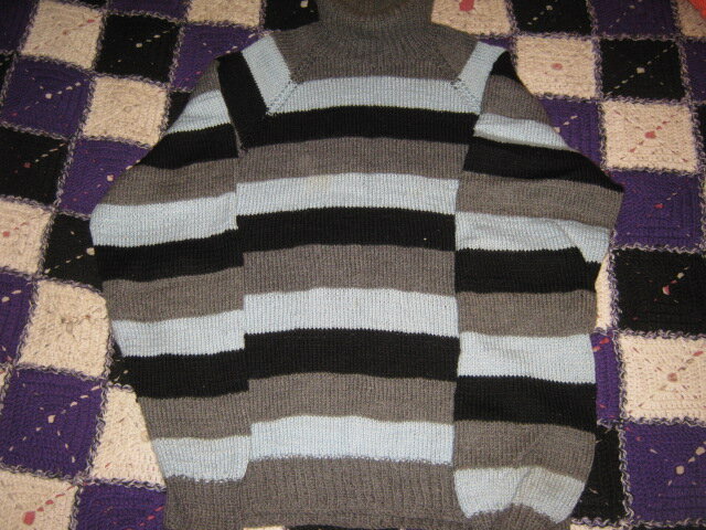 Свитер из остатков пряжи, в основном "Беби"