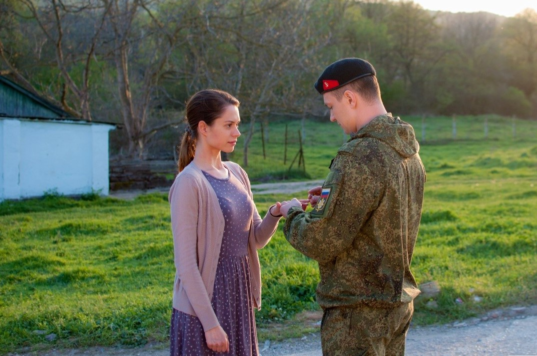 Солдаты про деревню. Злая шутка 2016. Злая шутка фильм 2016. Диана Пожарская злая шутка. Мелодрама злая шутка 2016г.